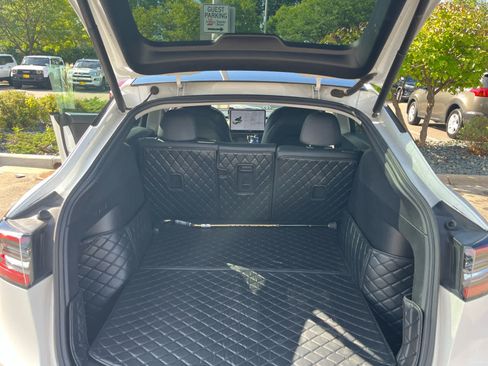 Used 2021 Tesla Model Y Long Range AWD/4WD image 3