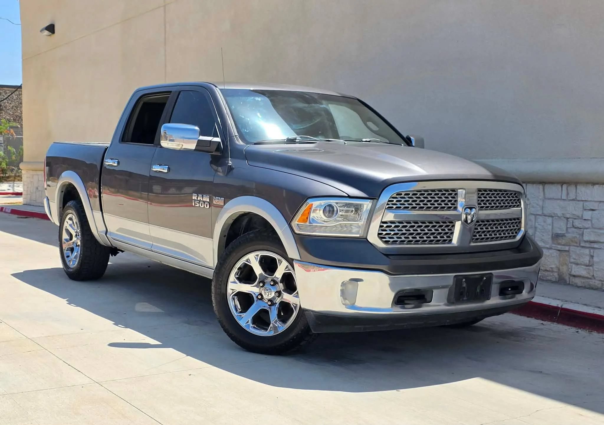 Used 2016 RAM 1500 Laramie w/ Convenience Group AWD/4WD image 1