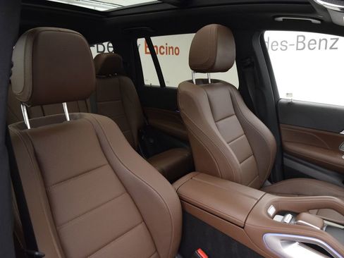 Used 2025 Mercedes-Benz GLS 450 4MATIC image 17