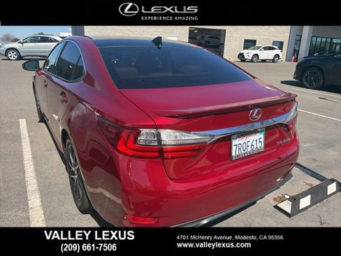 Used 2016 Lexus ES 350 w/ Navigation System Package image 3