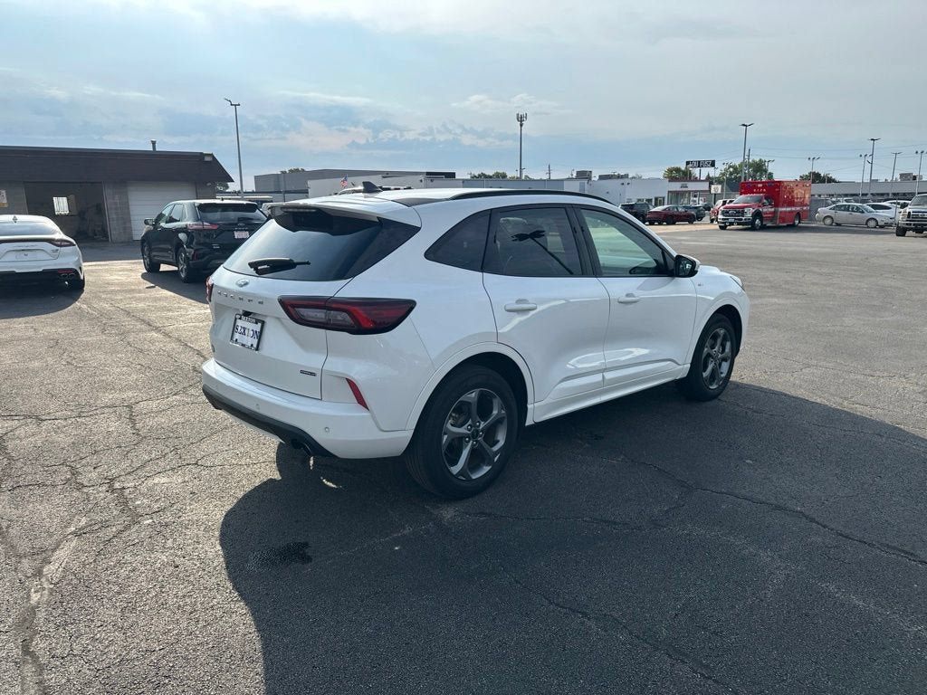 Certified 2024 Ford Escape ST-Line Select w/ Tech Pack #1 AWD/4WD image 5