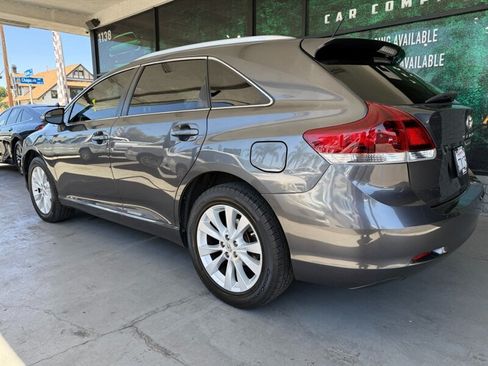 Used 2013 Toyota Venza LE FWD image 4