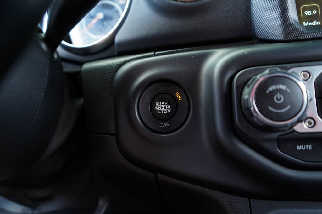 Used 2021 Jeep Wrangler Unlimited Sahara AWD/4WD image 28