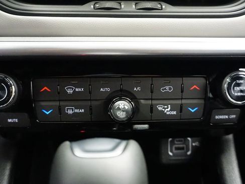 New 2026 Jeep Compass Limited image 40