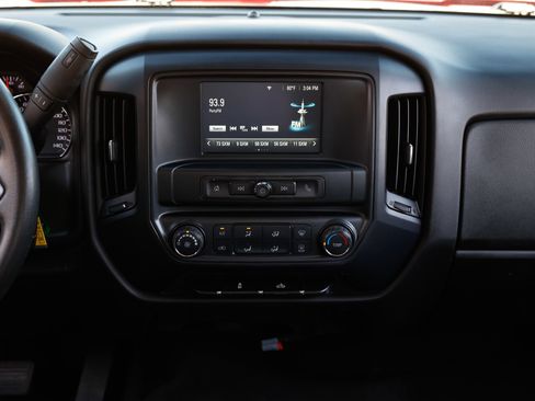 Used 2019 Chevrolet Silverado 1500 Custom w/ Custom Convenience Package image 38