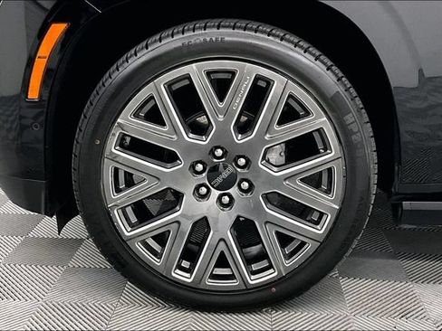 Used 2025 GMC Yukon XL Denali Ultimate AWD/4WD image 10