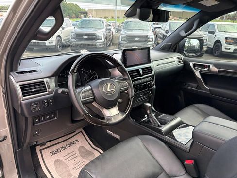 Used 2023 Lexus GX 460 Luxury w/ Accessory Package AWD/4WD image 12