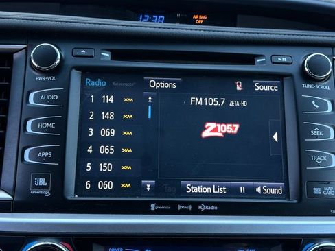 Used 2018 Toyota Highlander Limited image 14