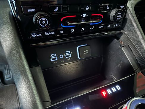 Used 2025 Jeep Grand Cherokee Limited AWD/4WD image 30