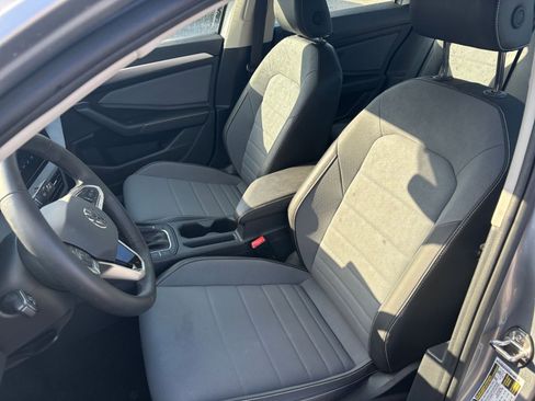 Used 2025 Volkswagen Jetta SE image 35