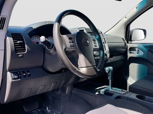 Used 2019 Nissan Frontier PRO-4X image 9