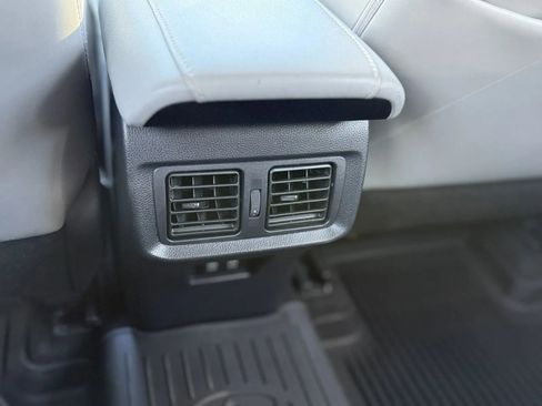 Used 2022 Toyota Venza Limited image 45