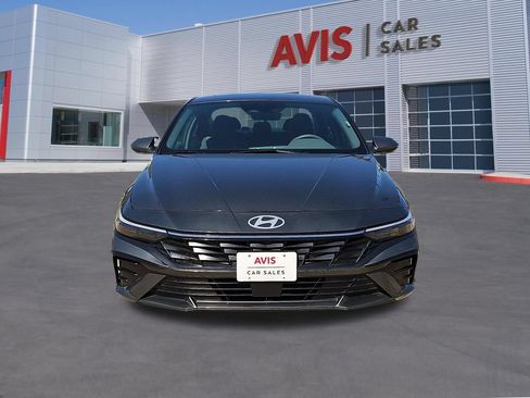Used 2025 Hyundai Elantra SEL FWD image 2