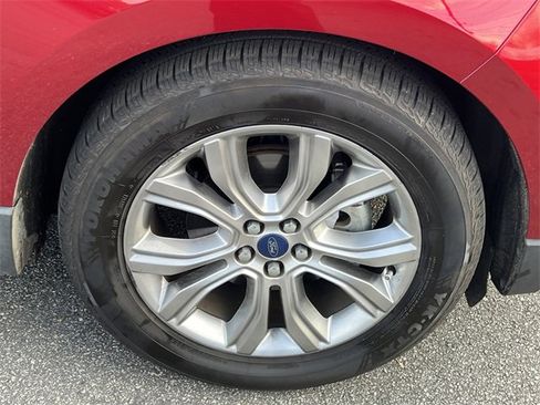 Used 2019 Ford Edge Titanium image 13