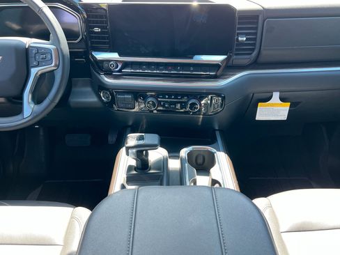 Used 2026 Chevrolet Silverado 1500 LT Trail Boss w/ Convenience Package II AWD/4WD image 14