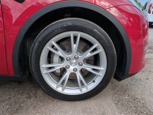 Used 2022 Tesla Model Y Long Range image 11
