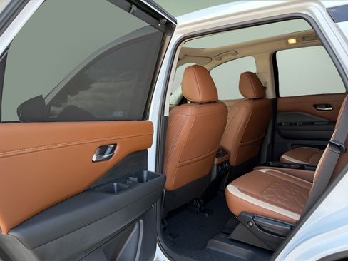 New 2026 Nissan Pathfinder Platinum AWD/4WD image 14