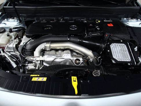 Used 2025 Mercedes-Benz GLB 250 4MATIC image 31