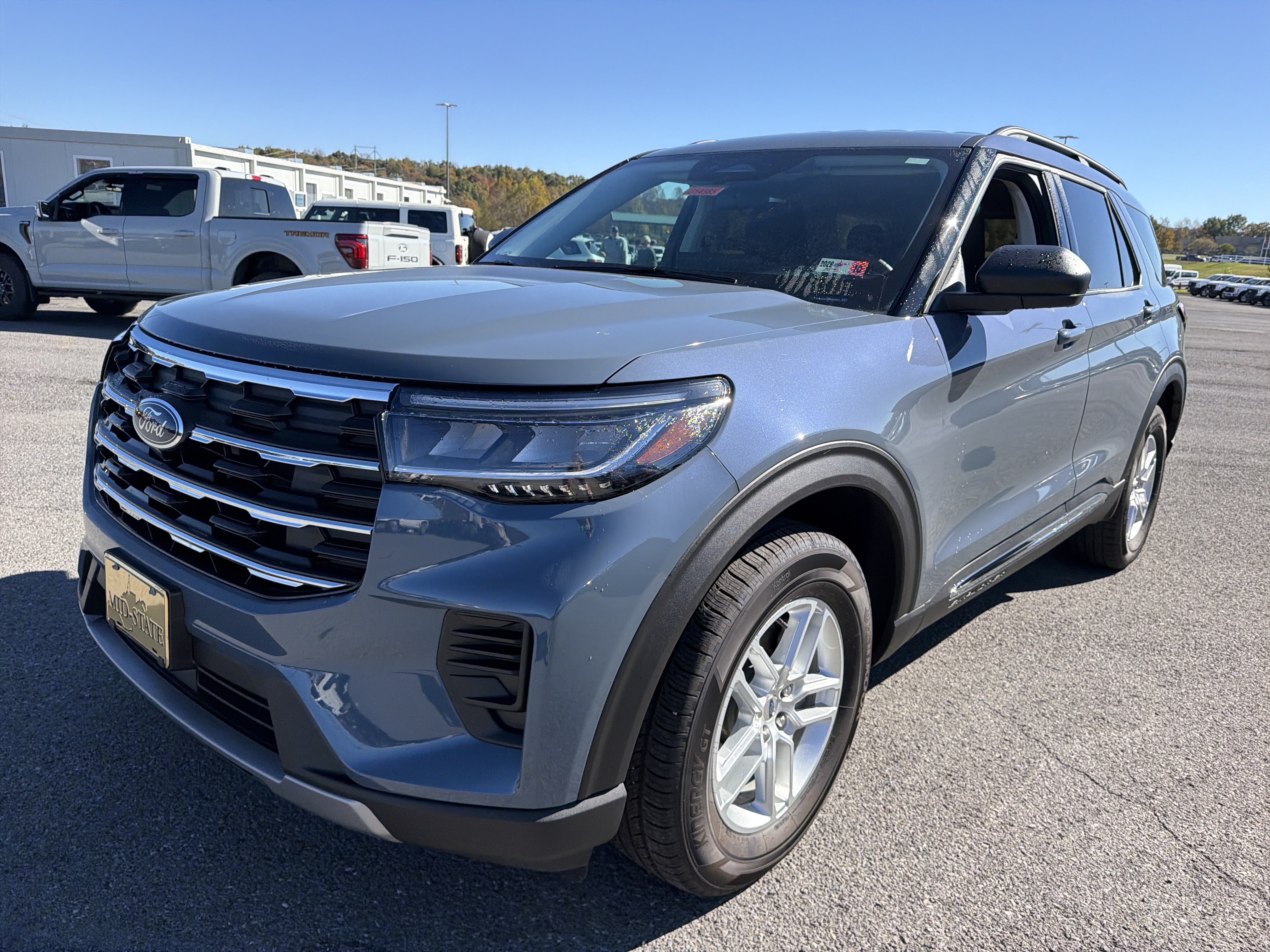 Used 2025 Ford Explorer Active AWD/4WD image 10