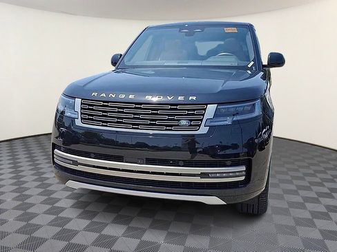 New 2025 Land Rover Range Rover SE image 3