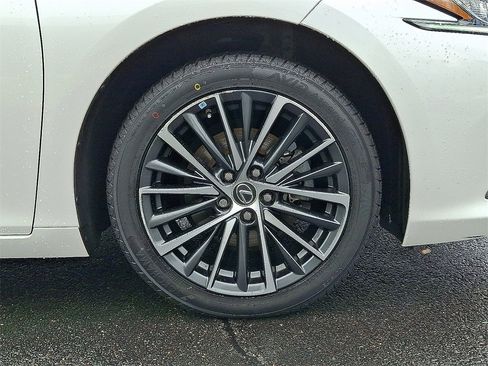 Certified 2022 Lexus ES 350 w/ Premium Package image 8