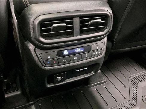 Used 2025 Honda Pilot Black Edition image 32