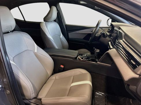 Used 2025 Toyota Camry SE w/ Convenience Package FWD image 25
