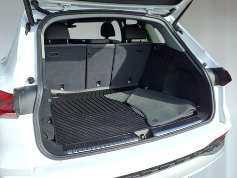 Used 2025 Audi Q5 Premium w/ Convenience Package image 7