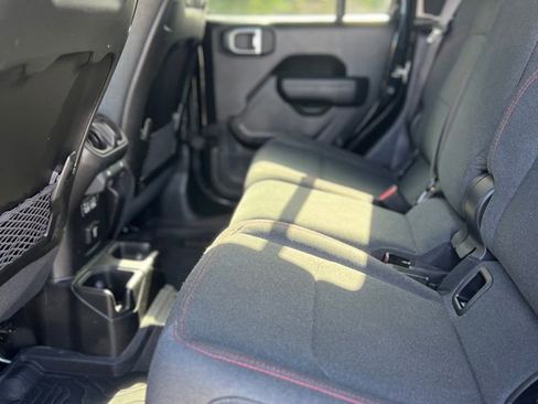 Used 2024 Jeep Gladiator Rubicon AWD/4WD image 19
