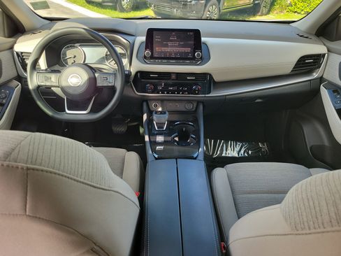 Used 2021 Nissan Rogue SV image 17