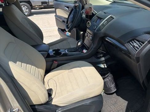 Used 2017 Ford Edge SE FWD image 18