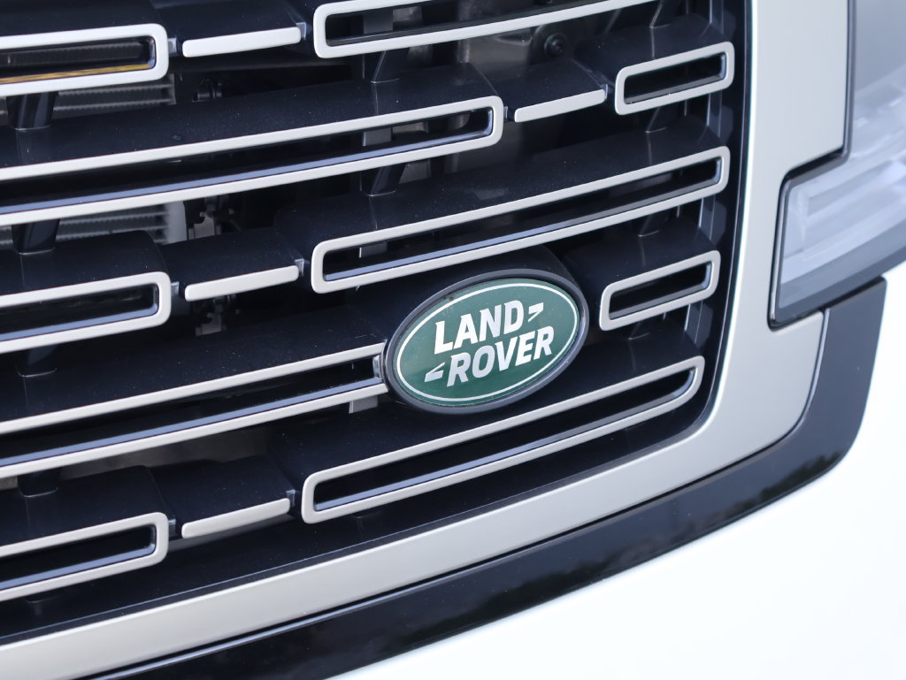 Used 2024 Land Rover Range Rover SE AWD/4WD image 2
