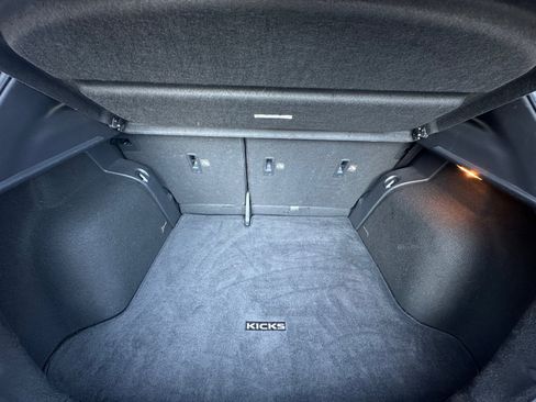 Used 2019 Nissan Kicks SR image 15