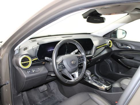 Used 2024 Chevrolet Trax ACTIV w/ Sunroof Package FWD image 21