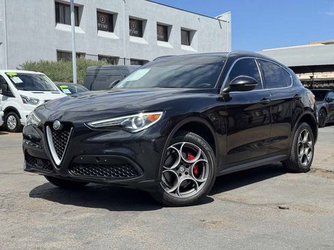 Used 2018 Alfa Romeo Stelvio Ti AWD/4WD image 2
