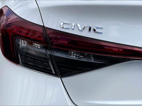 Used 2025 Honda Civic Sport image 28