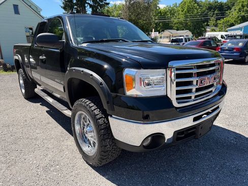 Used 2009 GMC Sierra 2500 SLE w/ Convenience Package AWD/4WD image 1