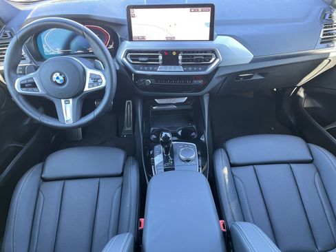 Used 2025 BMW X4 xDrive30i image 3