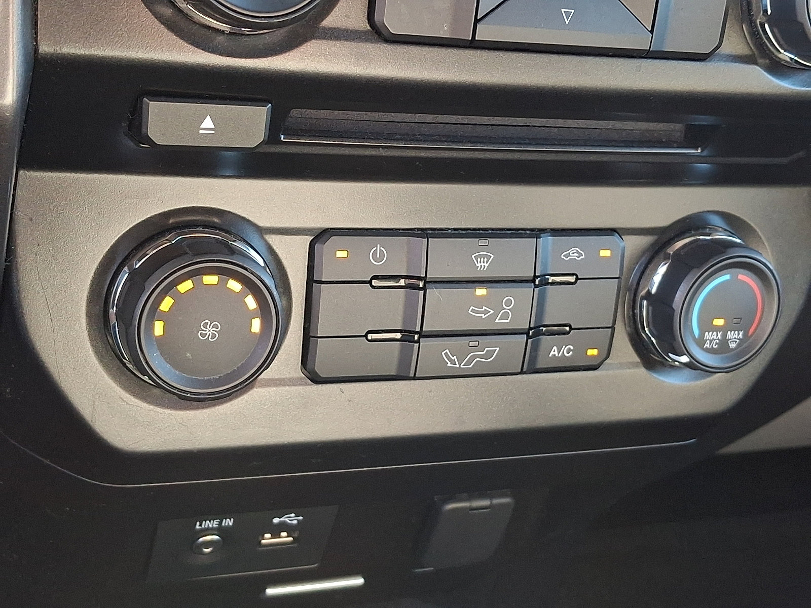 Used 2015 Ford F150 XLT AWD/4WD image 14