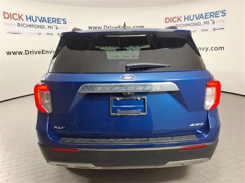 Used 2021 Ford Explorer XLT w/ Equipment Group 202A image 5