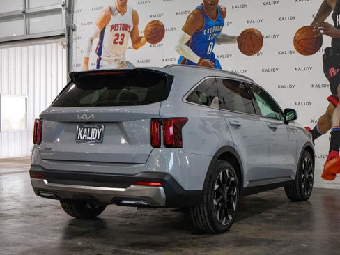 Used 2024 Kia Sorento EX w/ Panoramic Sunroof Package FWD image 27