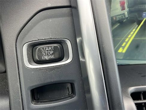 Used 2016 Volvo XC60 T6 Platinum image 34