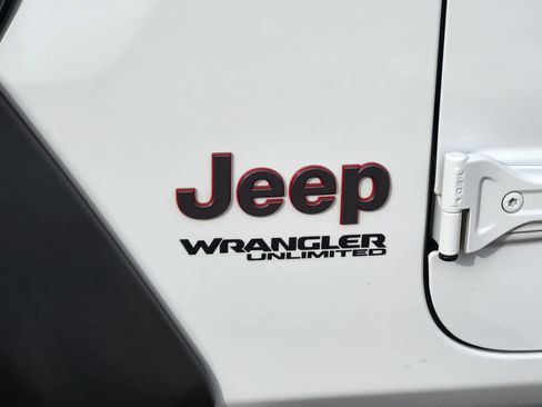 Used 2019 Jeep Wrangler Unlimited Rubicon w/ Steel Bumper Group image 11