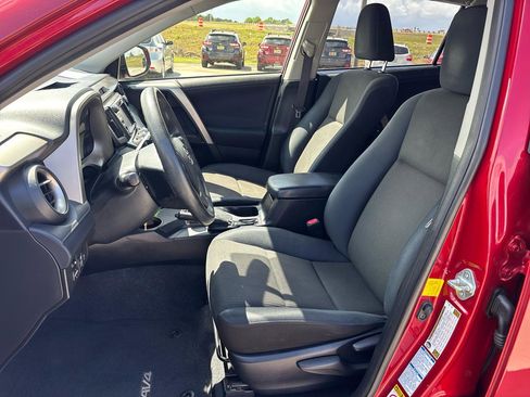 Used 2015 Toyota RAV4 LE image 18