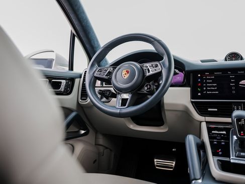 Certified 2022 Porsche Cayenne Turbo image 25