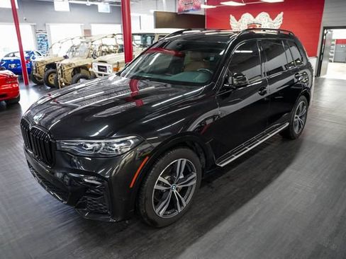 Used 2020 BMW X7 xDrive40i w/ M Sport Package AWD/4WD image 2