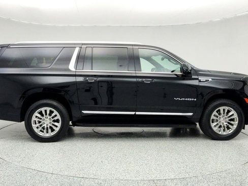 Used 2022 GMC Yukon XL SLT w/ SLT Premium Package image 4