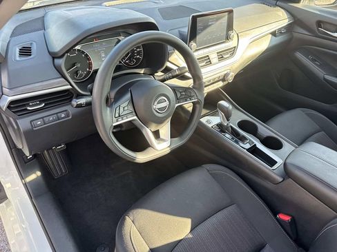 Used 2025 Nissan Altima 2.5 SV image 19