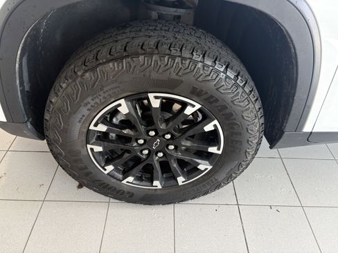Used 2024 Chevrolet Traverse Z71 AWD/4WD image 11