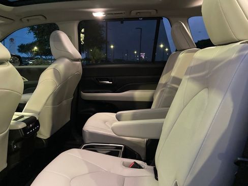 Used 2025 Toyota Grand Highlander AWD Hybrid image 11